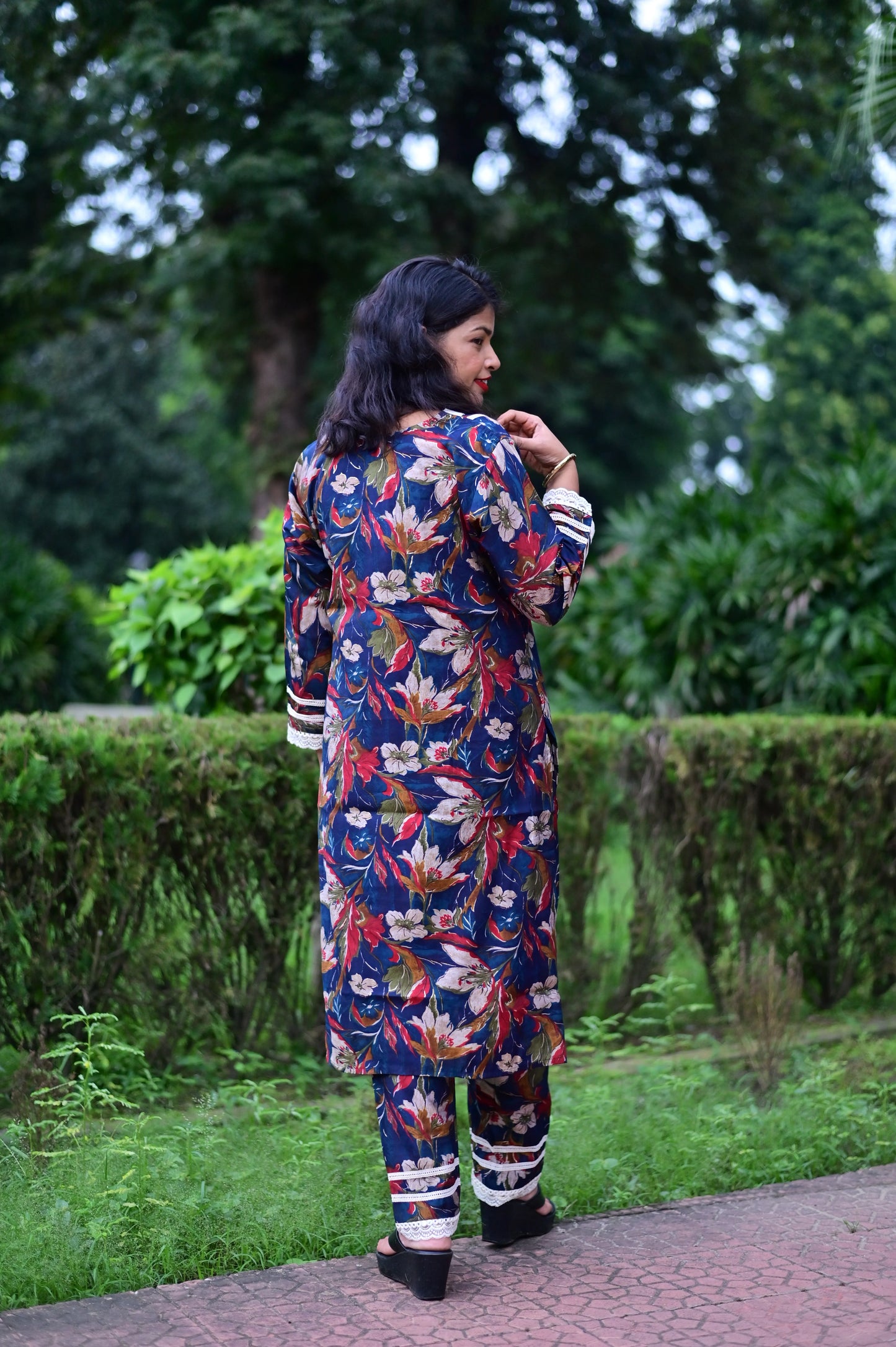 Back view of Bold Bloom abstract printed kurta pant set in Roman Silk