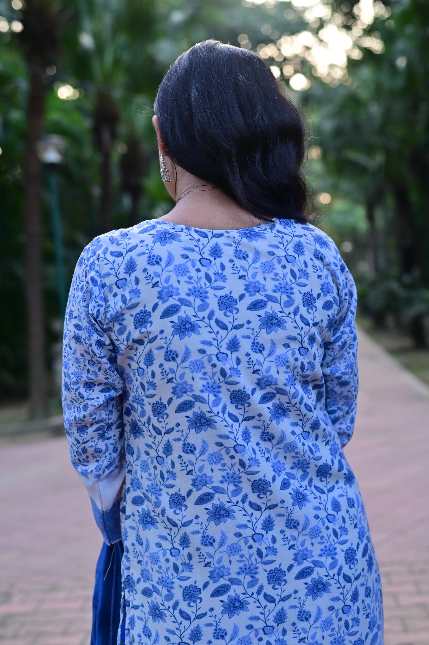 Back view of blue floral printed kurta pant set with ombre dupatta