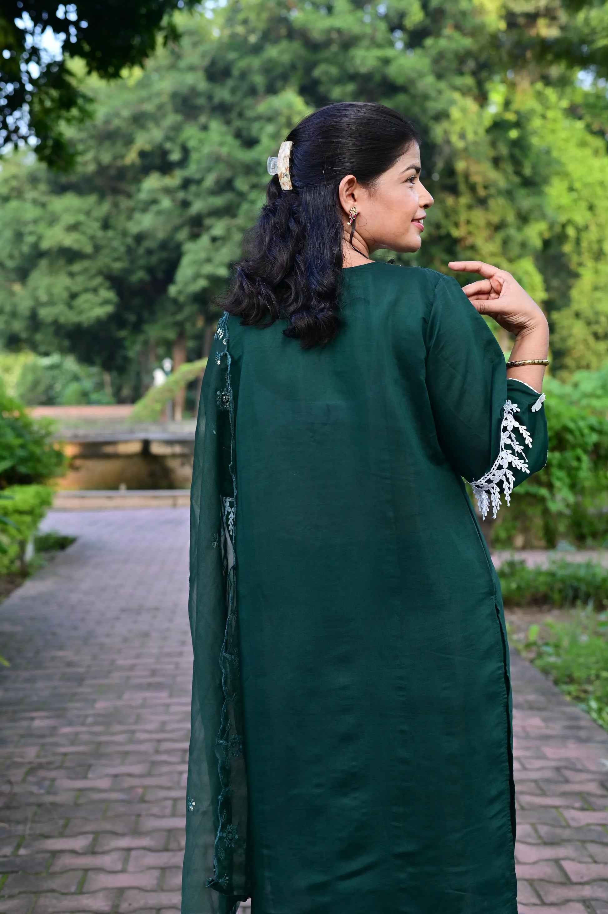 Back view of green kurta pant set with white embroidery and net dupatta